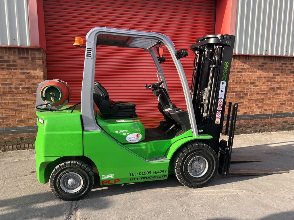 P1135 Cesab M325G PLP Lift Trucks